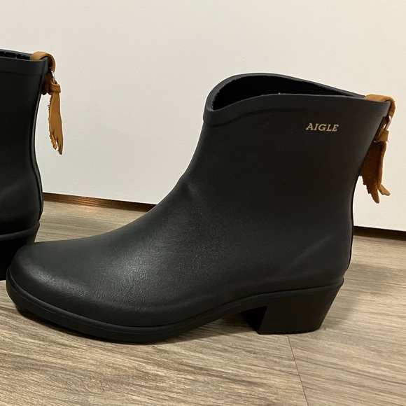 Aigle size 40 women classic equestrian style rubber heeled rain boot black EUC - Picture 6 of 6